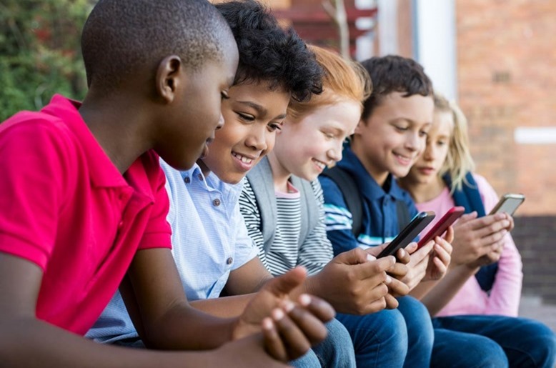 Die besten Apps, um das handy Ihrer Kinder ohne ihr Wissen auszuspionieren